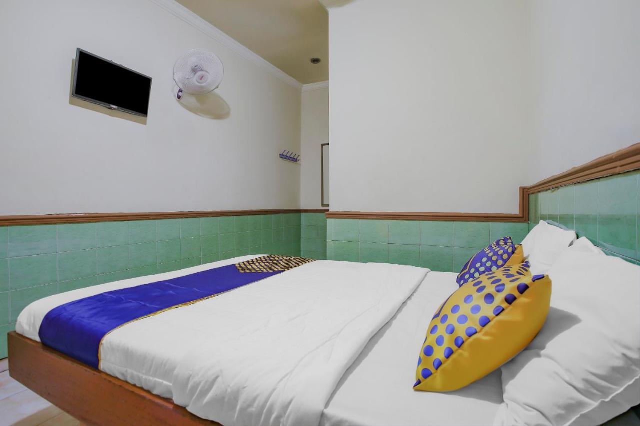 Spot On 90092 Dewi Safitri Hotel Семаранг Экстерьер фото