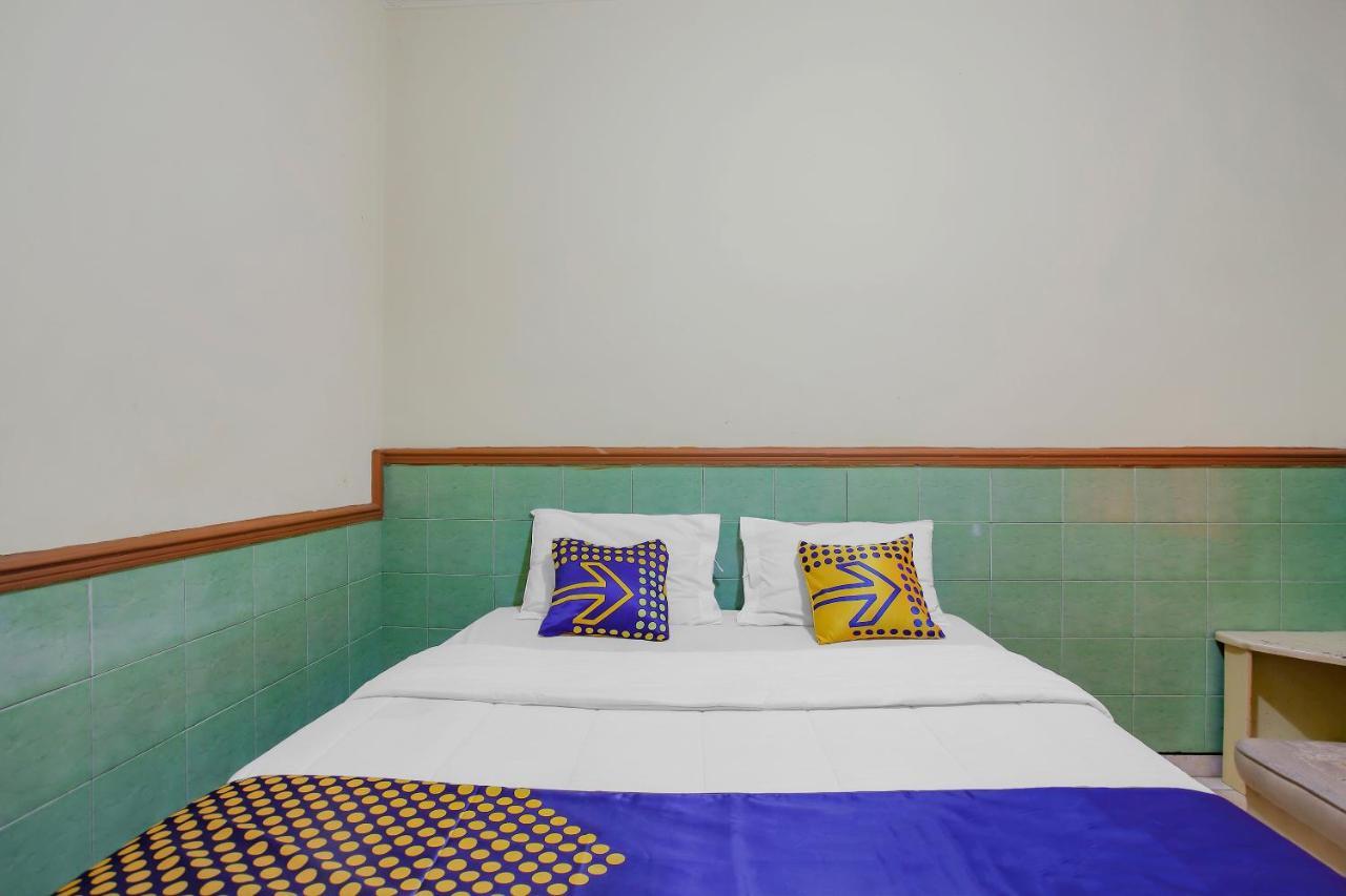 Spot On 90092 Dewi Safitri Hotel Семаранг Экстерьер фото